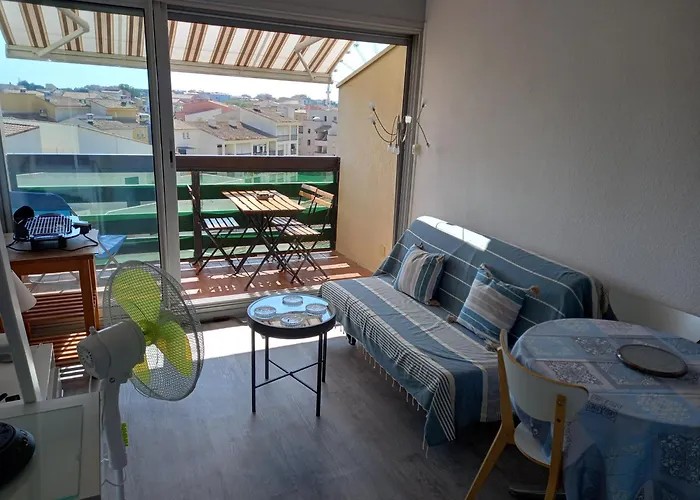 La Baleine Rose, T2 Vue Degagee Sur Le Centre Port